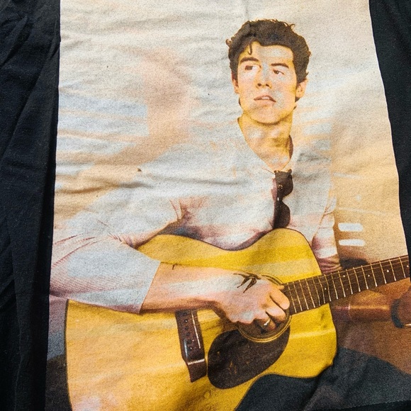 Shawn Mendes Tee - Picture 2 of 3